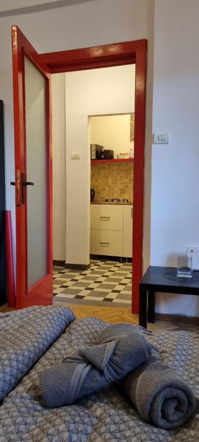 Appartement Alt Studio à Bucarest Extérieur photo