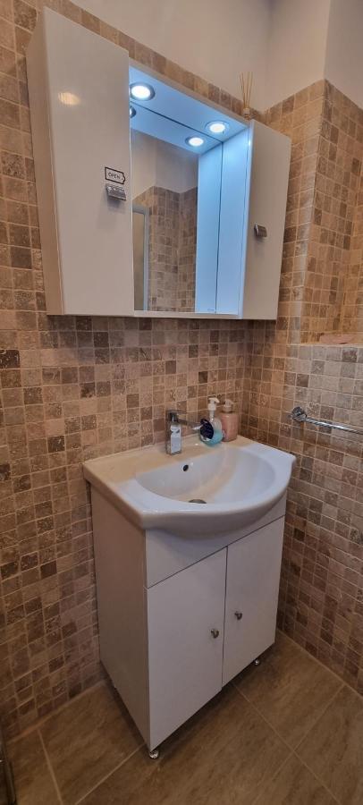 Appartement Alt Studio à Bucarest Extérieur photo