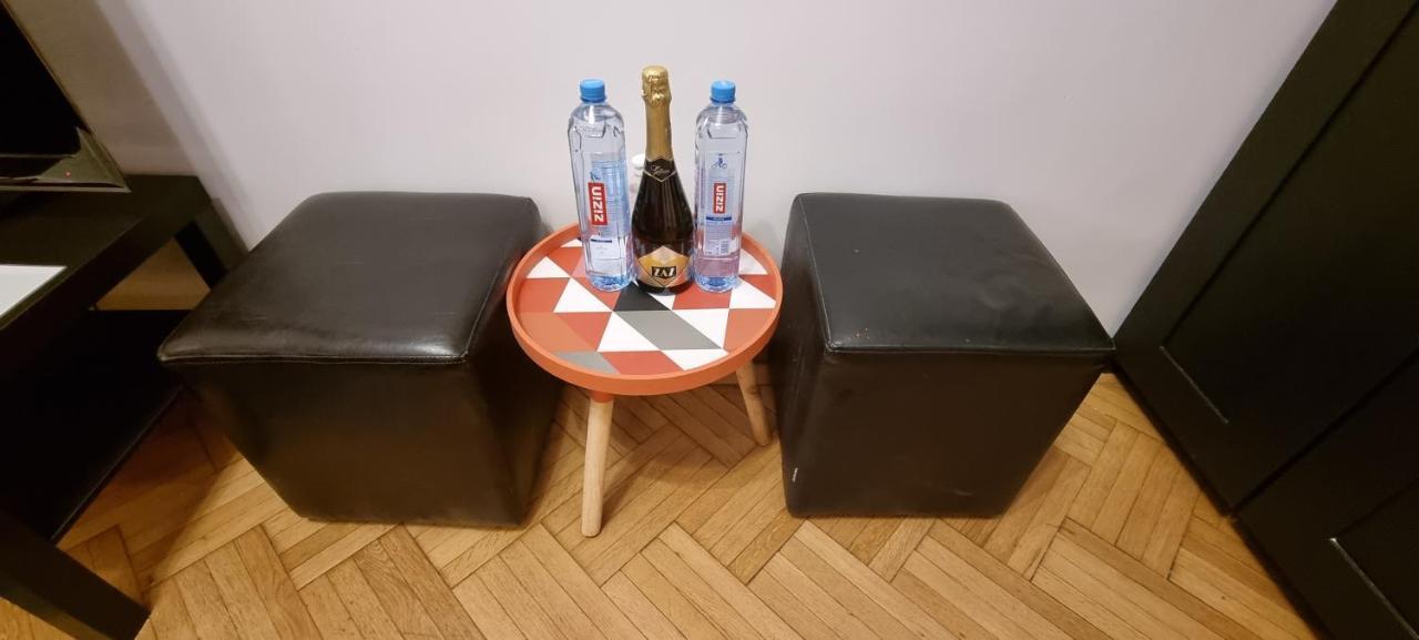 Appartement Alt Studio à Bucarest Extérieur photo