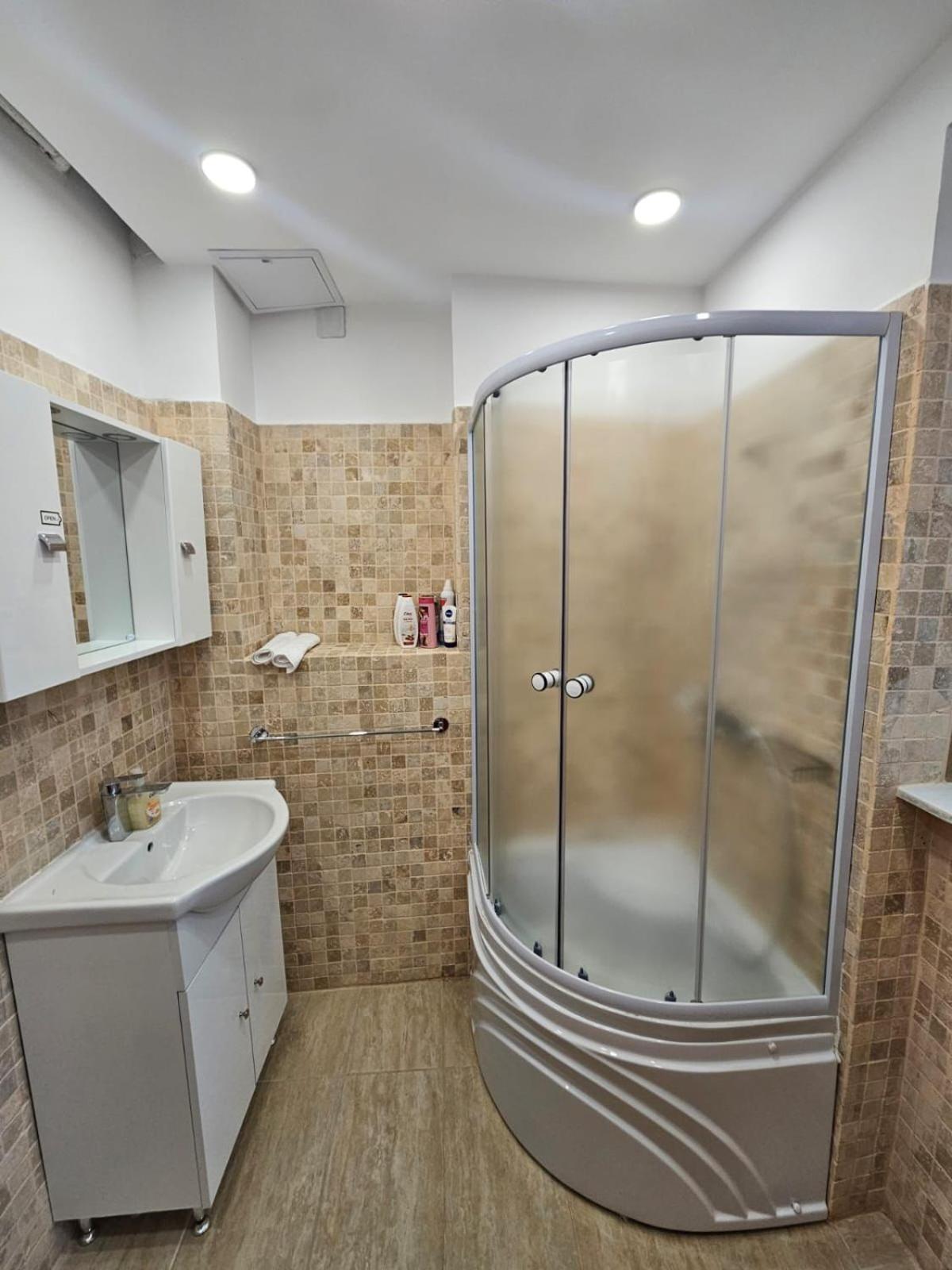 Appartement Alt Studio à Bucarest Extérieur photo